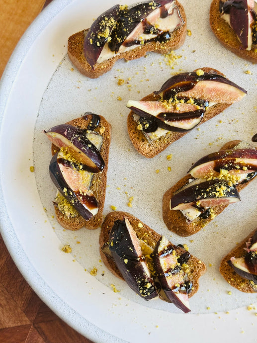 Blue Cheese and Fig Crostini with Balsamic Glaze: A Luxurious Grain-Free, Plant-Based Appetizer